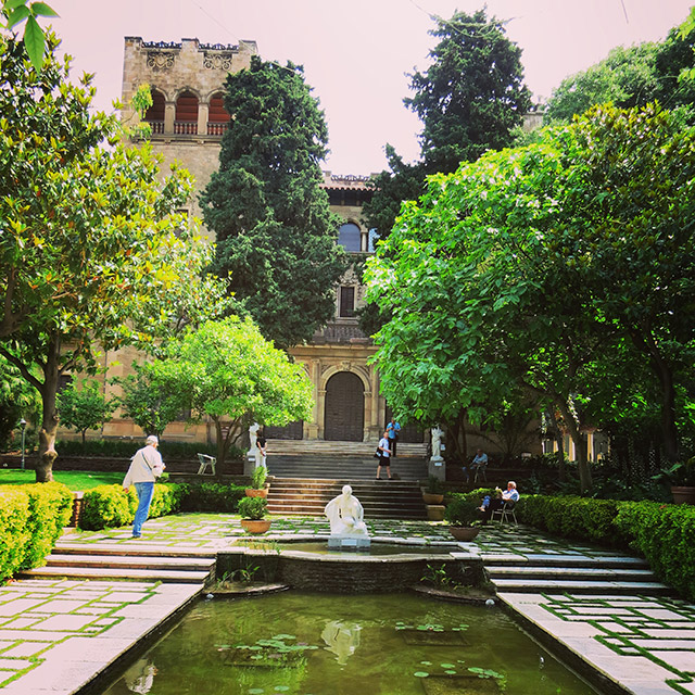 Jardins Muñoz Ramonet een verborgen stadstuin Barcelona met Marta