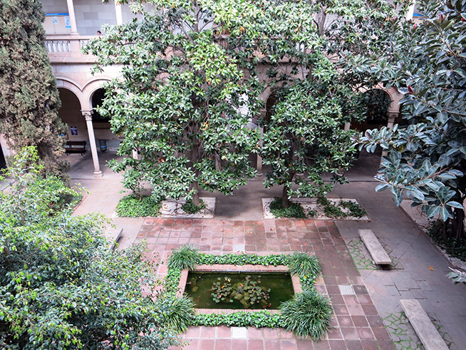 Universiteit van Barcelona - Patio der Wetenschappen van boven