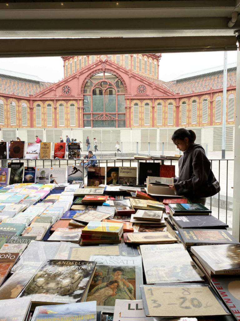 Mercat Dominical de Sant Antoni Barcelona